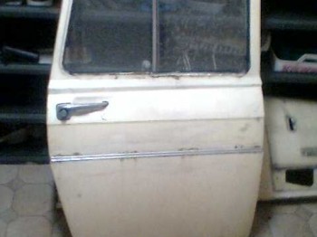 Renault 8 lunas, chapa y parachoques.