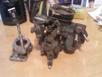 Se venden dos carburadores de 127 y panda con colector.