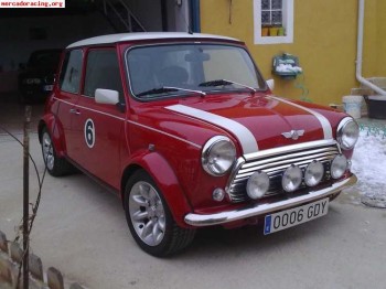 Mini cooper sportpack rojo con techo en blanco