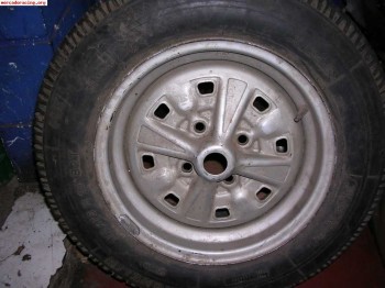 Llantas seat 124 fl 90 5,5 por 13 con cubiertas.