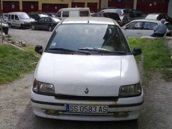 Vendo/cambio clio 1.8i   600€