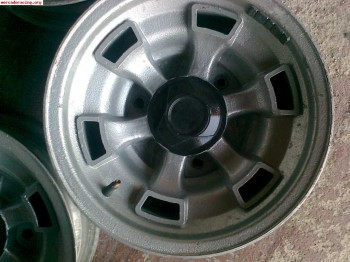 Caja de cambios de r8 normal y llantas.