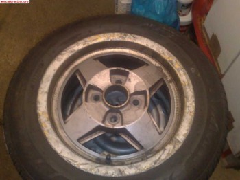 Se venden llantas con neumaticos para clasico seat