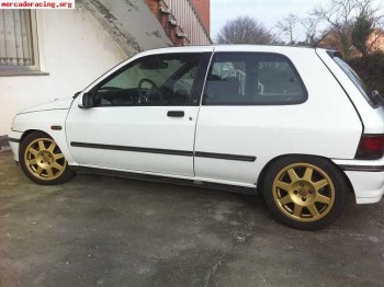 Se vende  o se cambia clio 16v 1500€