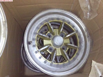 Venta de lote de llantas clásicas