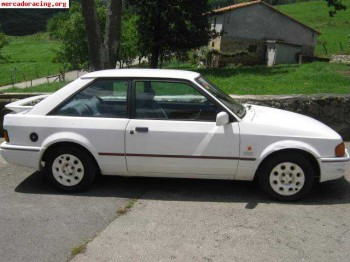 Vendo escort xr3i...