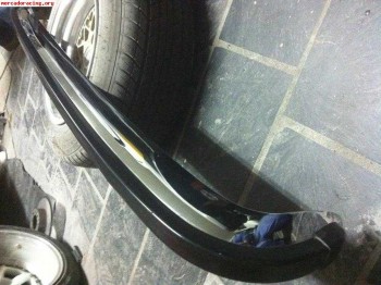 Defensa trasera nueva 124 con goma.