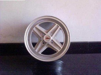 Vendo llanta targa.