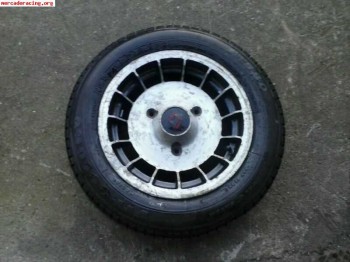 Dos llantas de renault 5 copa turbo con néumáticos