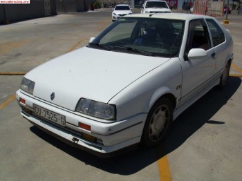 Renault 19 16v. 800 €.