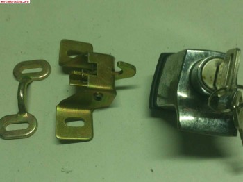 Se vende cerradura del porton trasero de seat 850