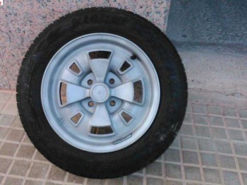 Juego de llantas stromberg 5.5x13 con gomas de invierno para