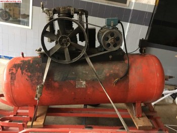 Se vende compresor 500l 10cv  *300€*