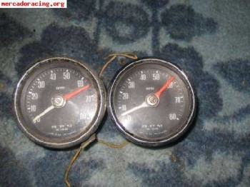 Velocímetros y relojes varios clásicos