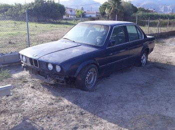 Bmw e30 323i pre sedán