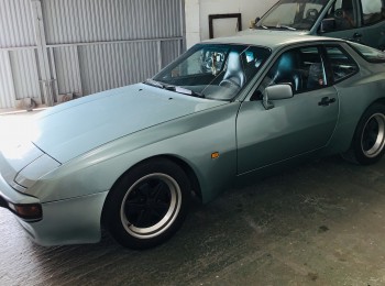 Porsche 944