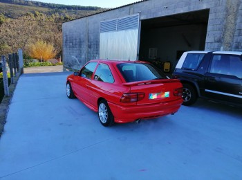 Ford escort rs2000