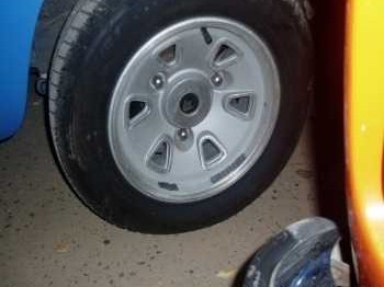 Compro 2 llantas targas para r8 o alpine como las de las fot