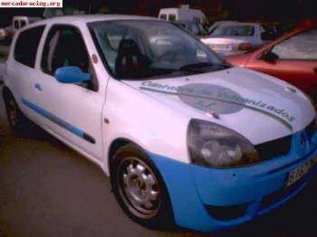 Clio sport de carreras y un siniestro