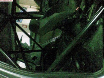 Vendo clio 16v con barras y andando 25000