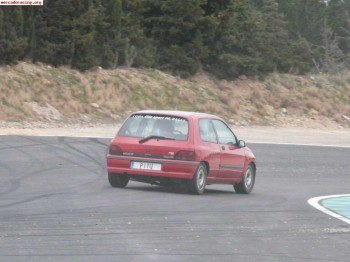 Compro coche de carreras a medio hacer (max 2000€). escucho 