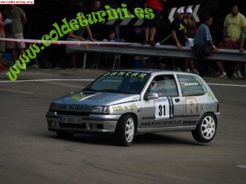 Se vende o cambia renault clio williams