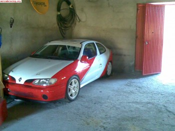 Se vende carroceria de megane de la copa o cambio por clio 1