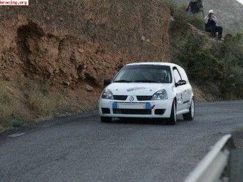 Se vende clio de montaña o f2000