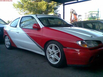 Megane de la copa ocasion en proceso de montaje