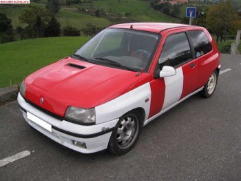 Se vende clio 1.8 16v grupo n 3.900€ o cambio