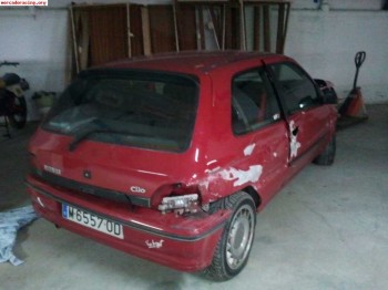 Se vende renault clio 16valvulas con golpe