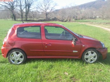 Vendo clio con golpe  