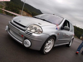 Clio sport fase 1 de rallys homologado mas material sin carr