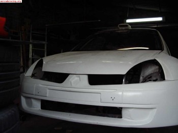 Se vende o cambia clio f2000 entero o despiece.