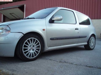 Se vende clio sport con distribucion rota
