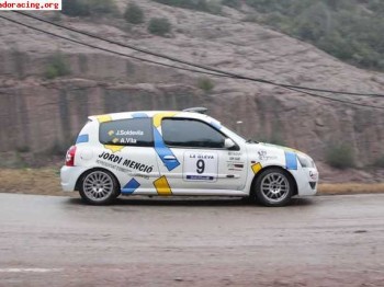 Se vende clio tope n 17000 (no negociable)