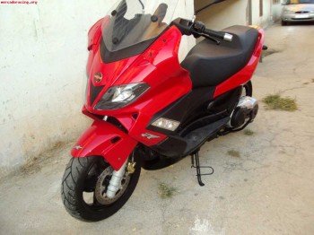 Cambio o vendo maxiescooter 500cc del 2009 con 3000km