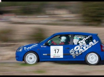 Renault clio sport de rallyes - 25000 euros.