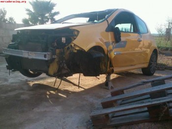 Carroceria clio r3 f1 sin documentacion 400 euros