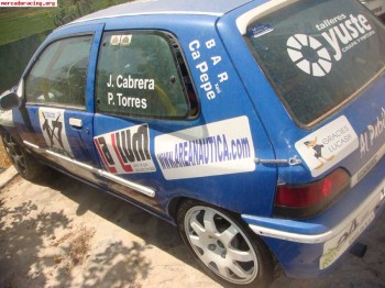 Clio gr.a con muchisimos recambios