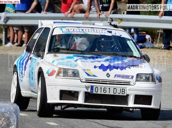 Renault clio maxi ex-oficial.