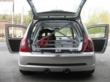 Vendo clio cup de circuitos 2005 nuevo precio 5000€ urge la 