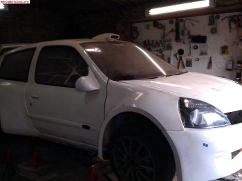 Clio f2000 maxi. para terminar de montar.