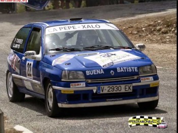 Clio 16v gr.a con mucho repuesto 5000€