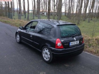 Se vende clio sport gr.n a falta de terminar de montar 4900e