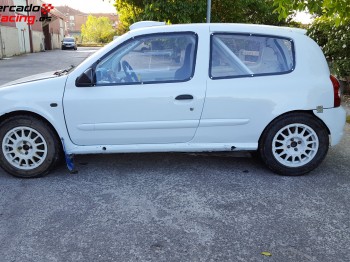Renault clio sport f2000.