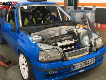 Se vende clío sin motor ni caja 