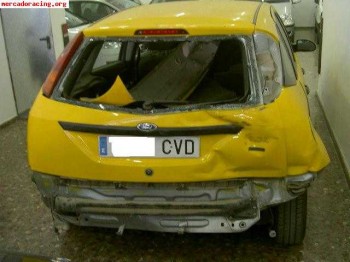 Ford focus con golpe se vende va en marcha www.jbjautos.com