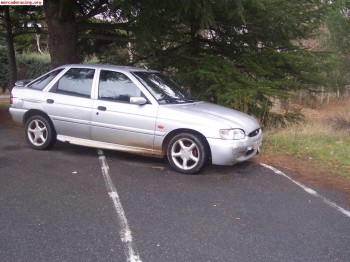 Ford escort 1.8 16v 1998 con  golpe