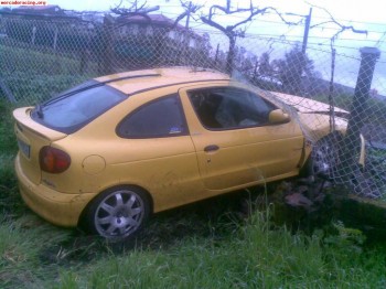 Siniestro megane coupe 1.6 16v año 2000